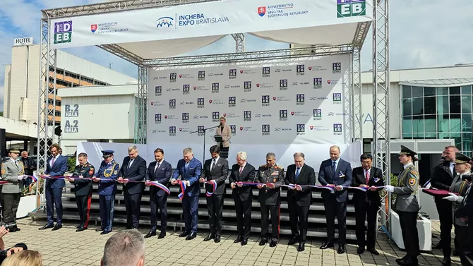 Latest News & Breaking Stories | Stay Updated with Caspianpost.com - Azerbaijan’s Defense Minister Visits IDEB Exhibition in Slovakia