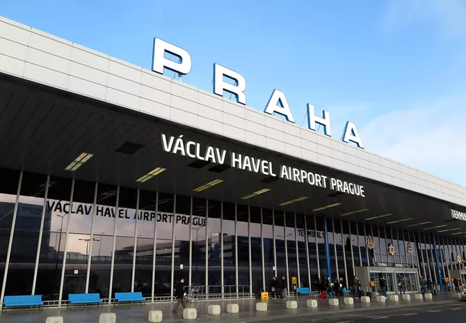 Violent Passenger Targets Agent on AZAL Flight in Prague