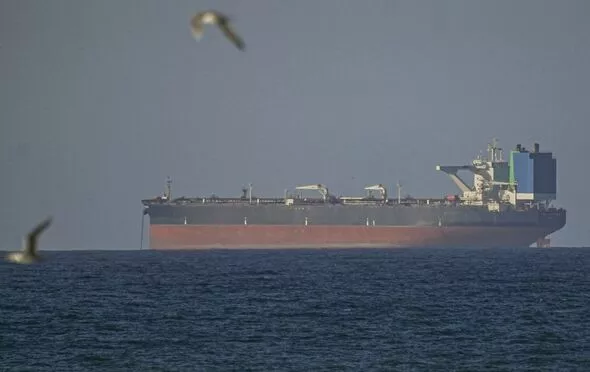 Tankers Make First Attempt to Cross Hormuz Strait Amid US Blockade Warnings