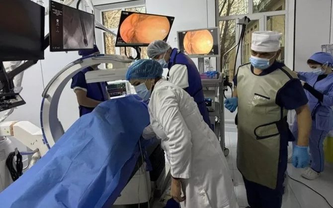 Tajik Doctors Perform Cystogastrostomy Without Surgery