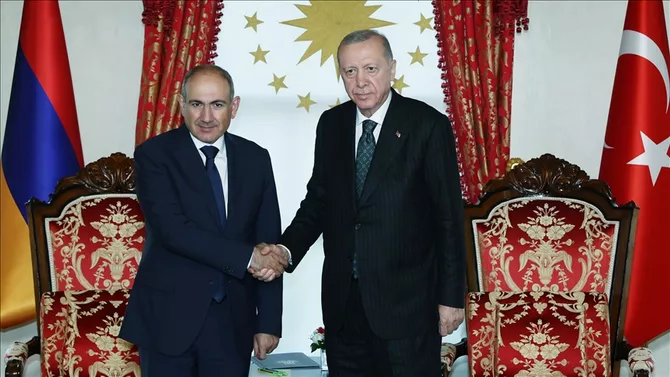 Turkish president meets with Armenian prime minister