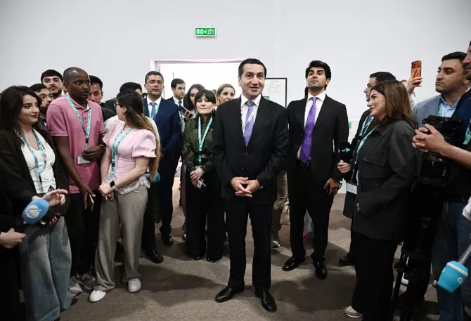 Azerbaijani Presidential Aide Thanks Media Representatives Covering WUF13