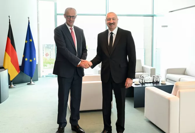 Azerbaijani President Holds One-on-One Talks with German Chancellor
