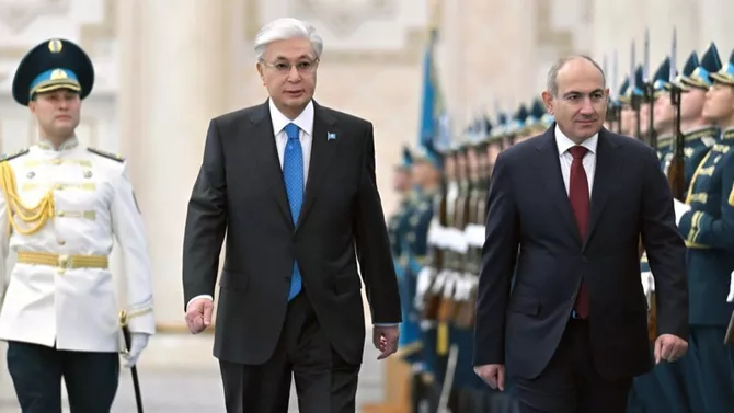 Kazakh President Welcomes Armenian PM at Akorda Palace