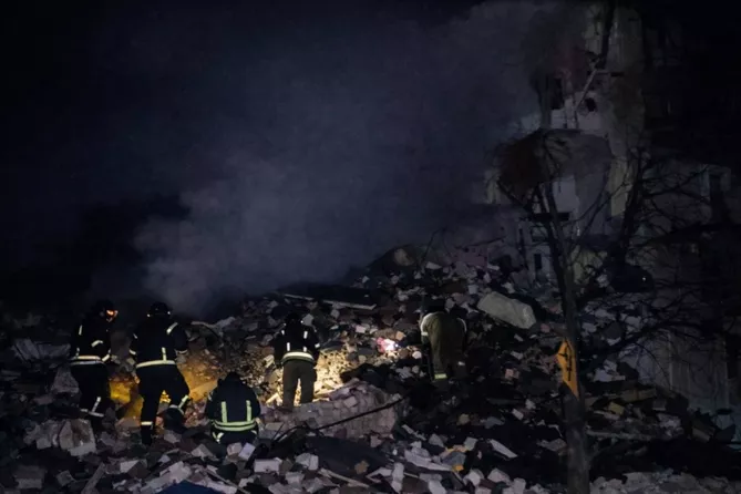 Russia Strikes Residential Building in Ukraine's Dnipropetrovsk