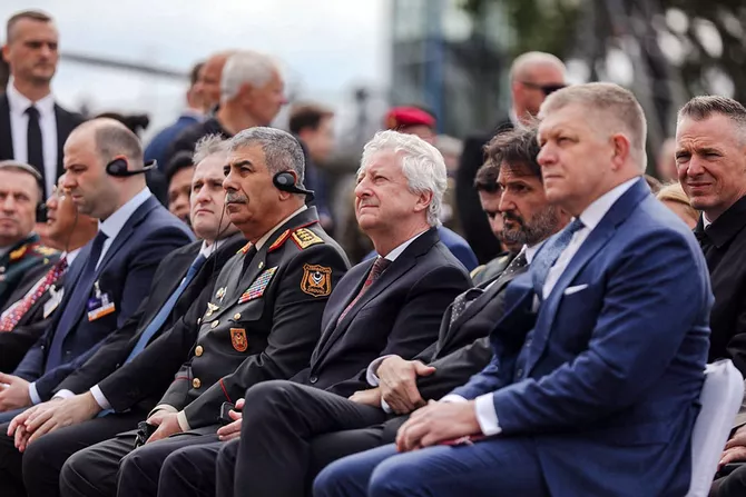 Latest News & Breaking Stories | Stay Updated with Caspianpost.com - Azerbaijan’s Defense Minister Visits IDEB Exhibition in Slovakia