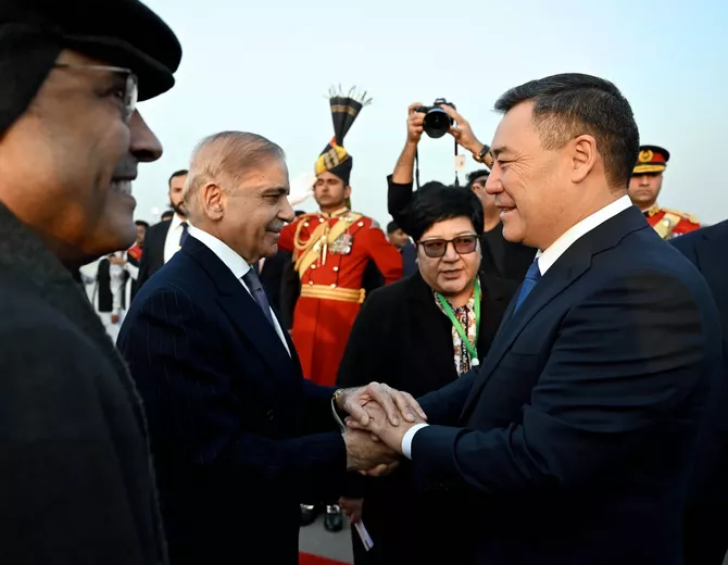 Kyrgyz President Arrives in Pakistan