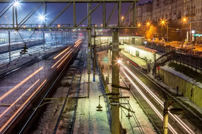 Explosion in Moscow Kills Officer, Injures Two Near Rail Hub