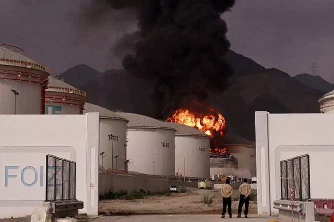 Drones Strike Fuel Tanks at Oman’s Salalah Port - VIDEO