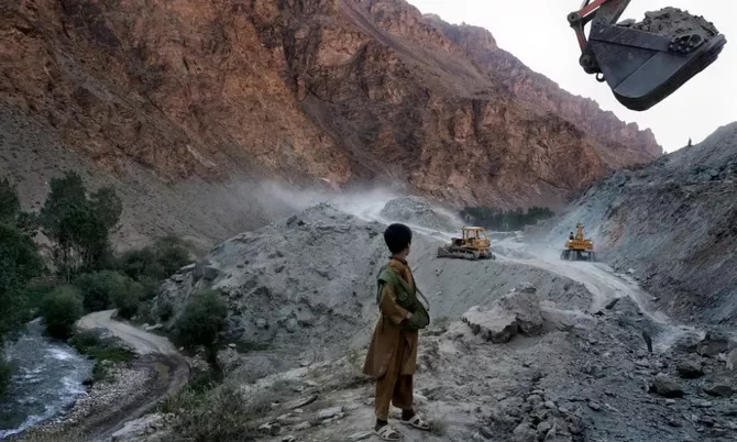 Iran Plans Investment in Afghanistan's Mining Sector, Offers Technical and Industrial Collaboration