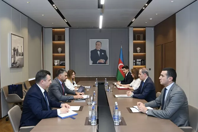 Azerbaijan, TRACECA Discuss Expand Regional Transport, Communication Links