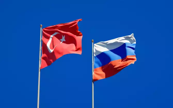 Flags of Türkiye and Russia