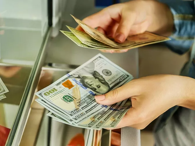 Money Transfers from Azerbaijan to Georgia Drop Over 45%