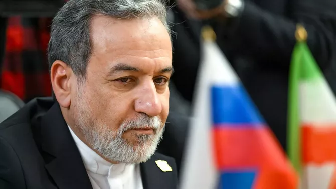 Iranian FM Rebukes Ex-Shah’s Son Over Protests