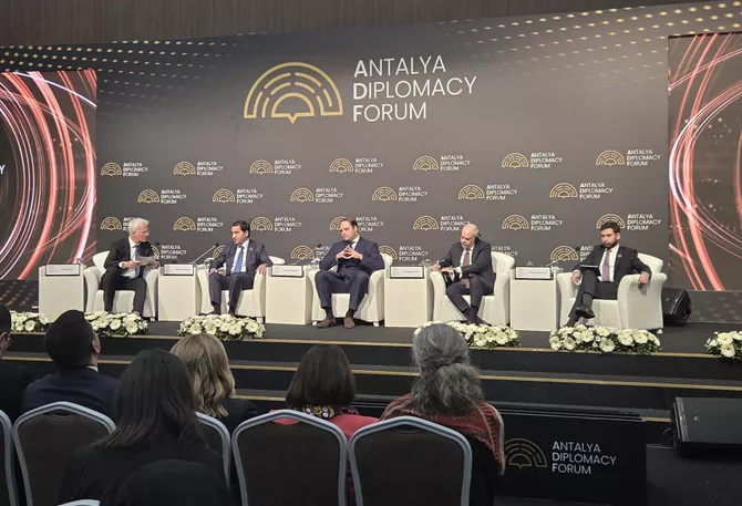 Azerbaijani Presidential Aide Highlights Middle Corridor's Importance at ADF 2026