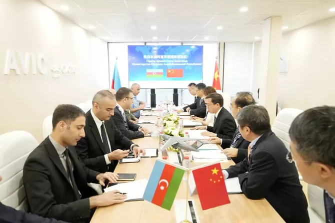 Azerbaijan's Deputy Defense Ministers Attend Dubai Airshow 2025