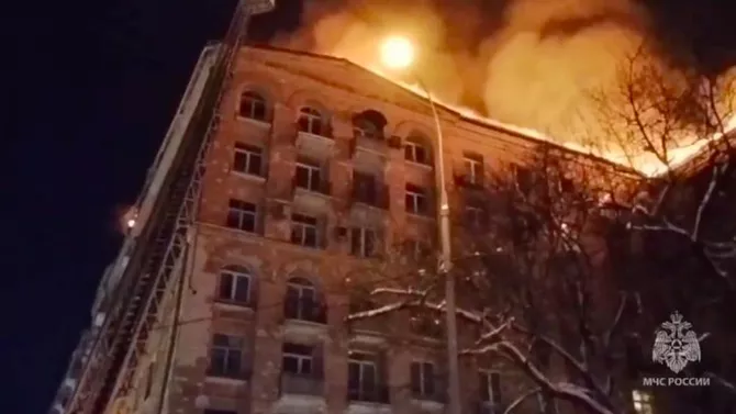 Major Fire Traps People in Northern Moscow Building