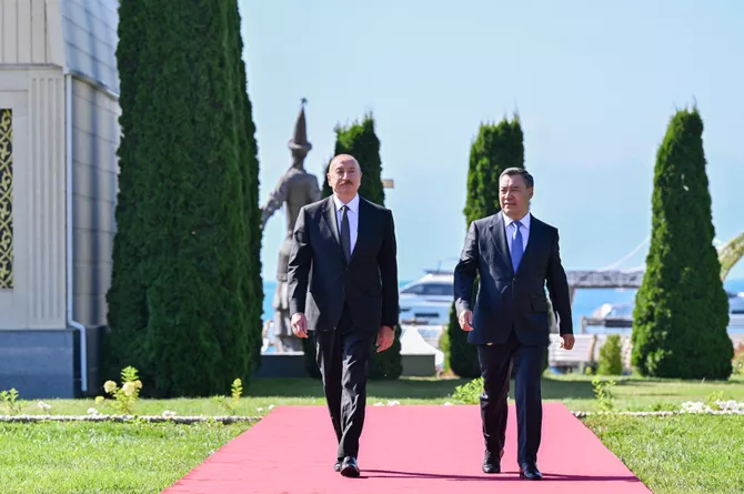 Kyrgyzstan Hosts Official Welcome Ceremony for Azerbaijani Leader