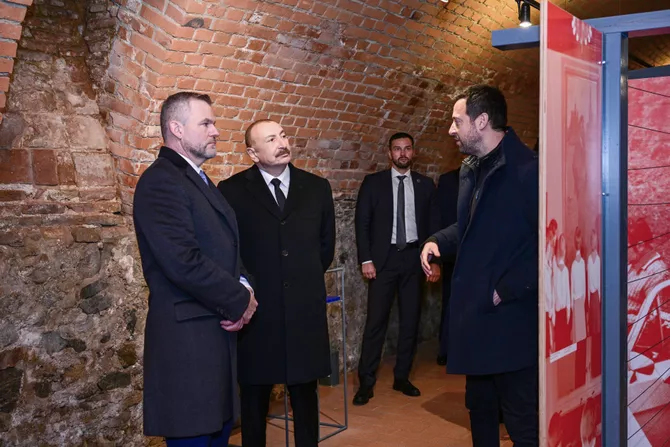 Azerbaijani, Slovak Presidents Visit Devin Castle in Bratislava