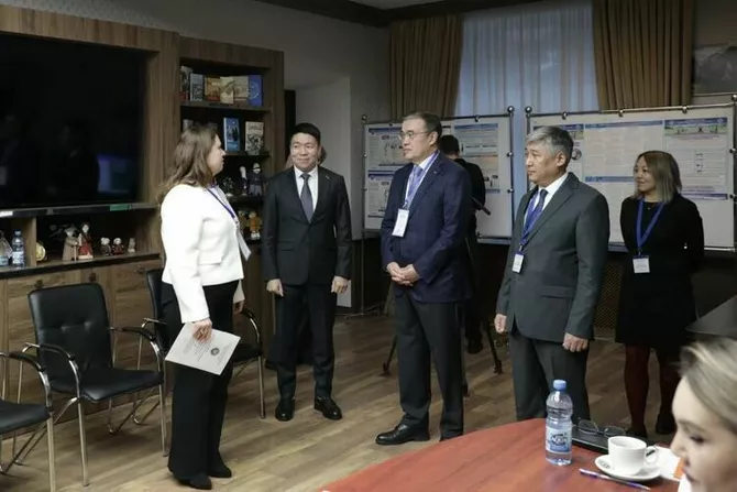 CIS Observers Track Kyrgyz Parliamentary Voting Abroad