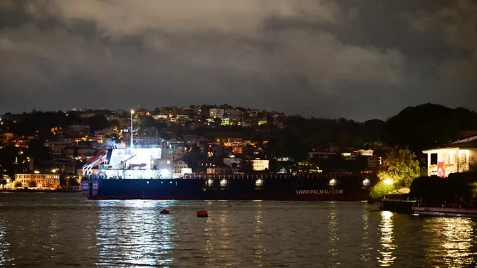 Bosphorus Shipping Resumes After Cargo Ship Engine Failure