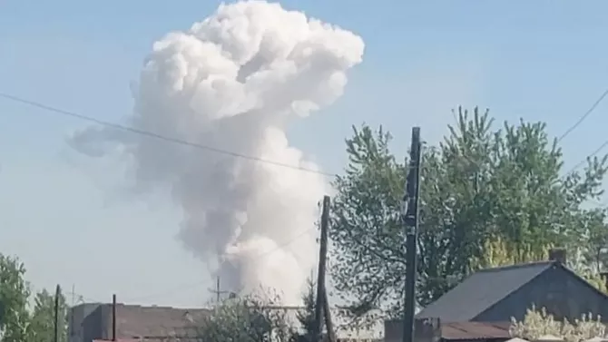 Explosion Sparks Fire at Industrial Site in Kazakhstan's Oskemen - VIDEO
