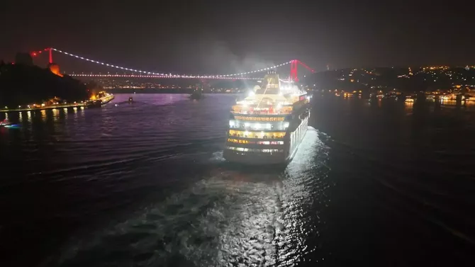 Türkiye Blocks Russian Cruise Ship from Entering Istanbul Port