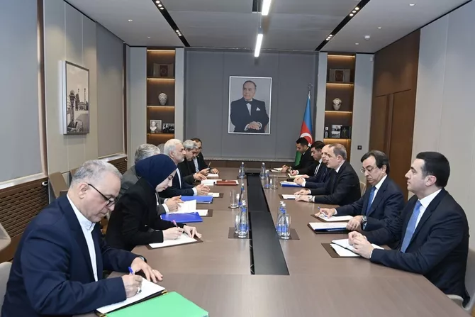 Azerbaijan and Iran Discuss Role of Joint Projects in Expanding Transport Corridors