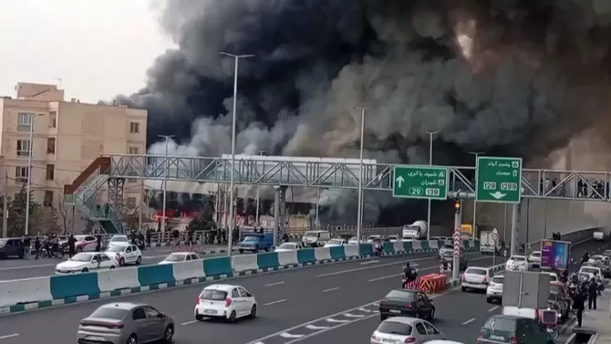 Iran: Massive Fire in Tehran Market Sends Thick Smoke Over City Traffic