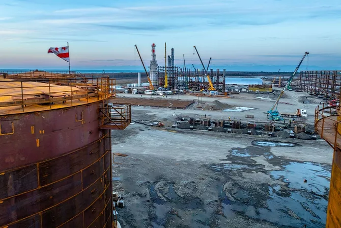 Georgian Refinery Says It Will Phase Out Russian Oil After EU Sanctions Warning