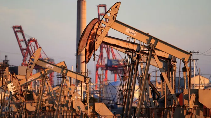 Oil Prices Retreat as Brent Drops Under $77
