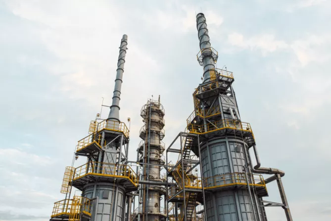 Drone Strikes Spark Refinery Fire in Russia's Krasnodar - VIDEO