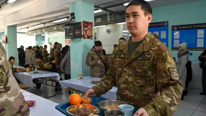 Kazakh Army to Introduce Buffet-Style Meals for Soldiers
