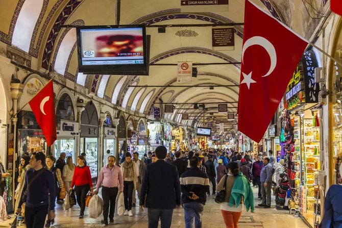 Turkish Retail Sales Rise 15% Year-on-Year in October