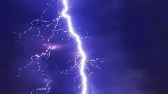 Lightning Strike Kills 19-Year-Old in Kazakhstan’s Aktobe