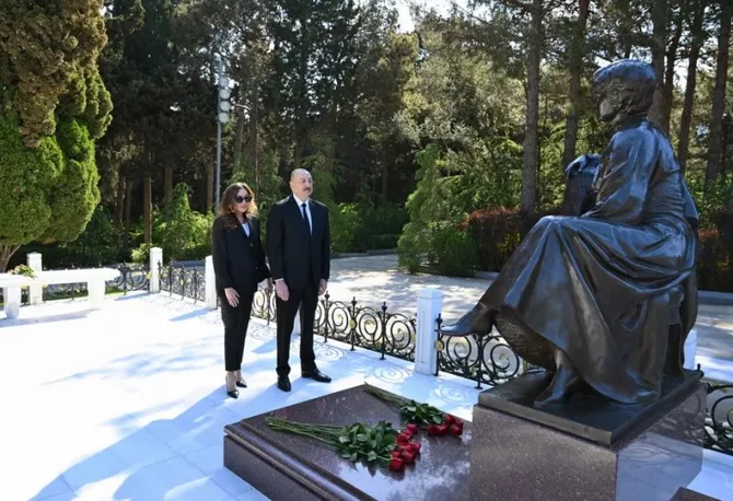 Latest News & Breaking Stories | Stay Updated with Caspianpost.com - Ilham Aliyev and Mehriban Aliyeva Visit Tomb of National Leader Heydar Aliyev at Alley of Honors