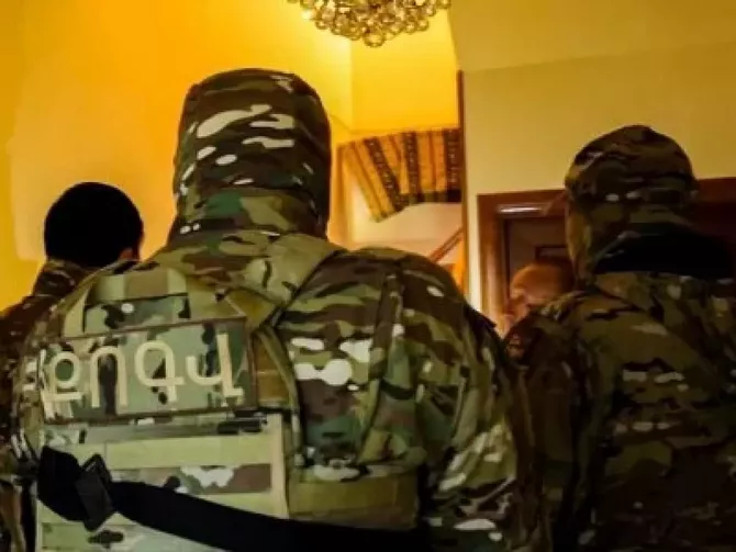 Armenian Police Launch Major Yerevan Raids After Deadly Shooting