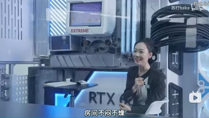 Chinese Tech Blogger Builds Giant PC with Built-in Air Conditioner