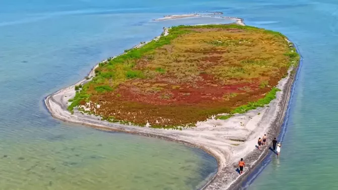 New Island Emerges in Kazakhstan’s Part of Caspian Sea as Water Levels Fall - VIDEO