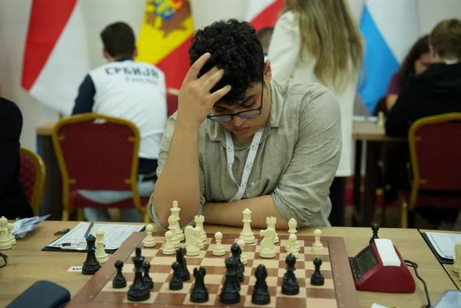 Azerbaijani chess players beat Armenian rivals on Day 6 of European Championships
