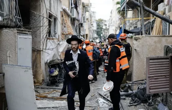 Iranian Missile Strike Hits 17 Locations in Tel Aviv