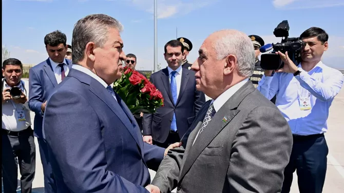 Azerbaijan’s PM Arrives in Uzbekistan for Key Investment Forum