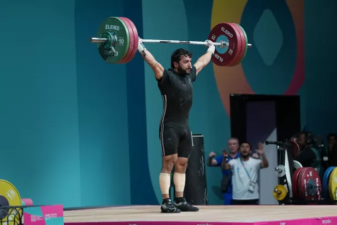 Azerbaijani Weightlifter Earns Three Medals at Islamic Games