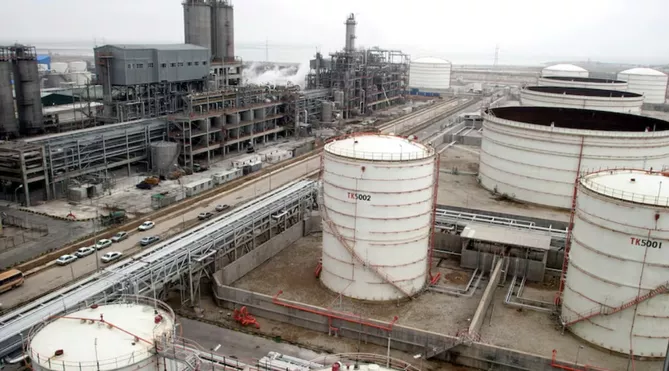 Iran Claims US-Israeli Strikes Target Key Petrochemical Facilities