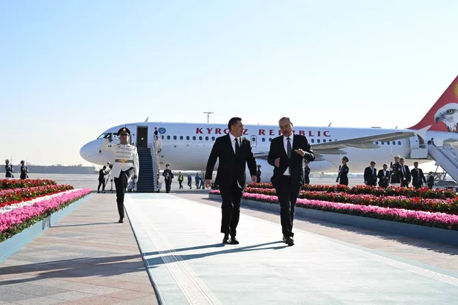 Kyrgyz President Arrives in Uzbekistan for Official Visit