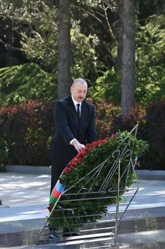 Latest News & Breaking Stories | Stay Updated with Caspianpost.com - Ilham Aliyev and Mehriban Aliyeva Visit Tomb of National Leader Heydar Aliyev at Alley of Honors