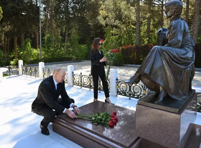 Latest News & Breaking Stories | Stay Updated with Caspianpost.com - Ilham Aliyev and Mehriban Aliyeva Visit Tomb of National Leader Heydar Aliyev at Alley of Honors