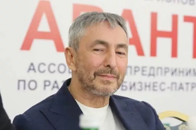 Russian Businessman Dies by Suicide in Moscow Hotel