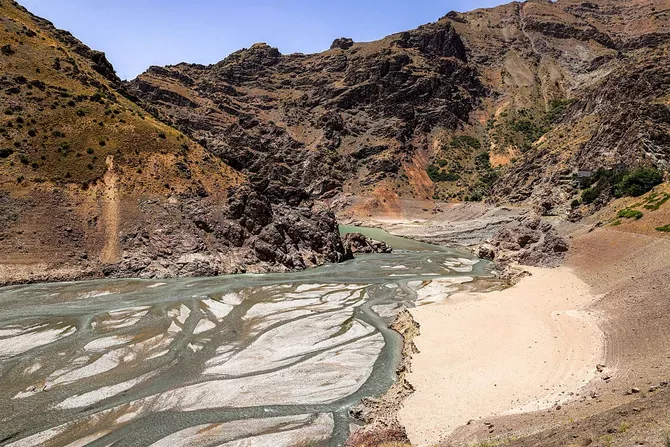 Latest News & Breaking Stories | Stay Updated with Caspianpost.com - Iran Grapples With Drought, Sanctions, and Reconstruction