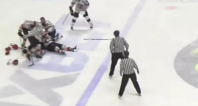 Hockey Player Dies During Match in Kazakhstan's Karaganda - VIDEO